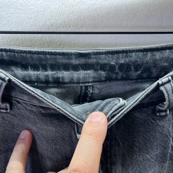 American Eagle Distressed Highest Rise Mom Jeans Womens 12 Short Black 2312 - Picture 2 of 11